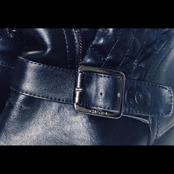 CHANEL Ladies Boots - Picture 2 of 3